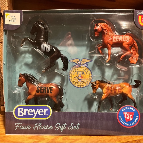Breyer Other - Breyer FFA Stablemates set